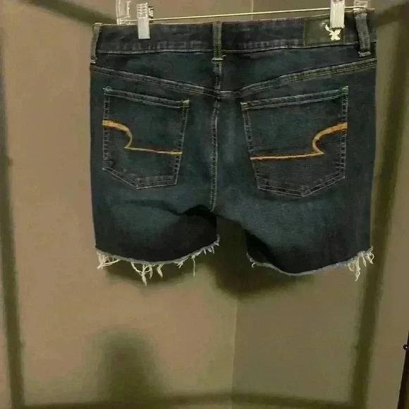 American Eagle Women’s Dark wash midi shorts size 8, 360 super stretch - Picture 2 of 10